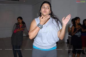 Namitha Rehearsing for Santosham Film Awards