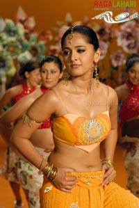 Anushka Showing Sexy Armpit And Navel