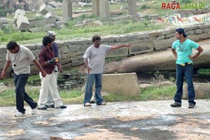 Navadeep, Kajal, Shiva Balaji, Sindhu Menon