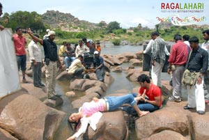 Navadeep, Kajal, Shiva Balaji, Sindhu Menon