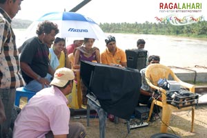 Navadeep, Kajal, Shiva Balaji, Sindhu Menon