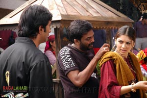 Desamuduru(Allu Arjun, Hansika Motwani) Working Stills