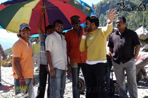 Desamuduru(Allu Arjun, Hansika Motwani) Working Stills