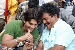 Desamuduru(Allu Arjun, Hansika Motwani) Working Stills