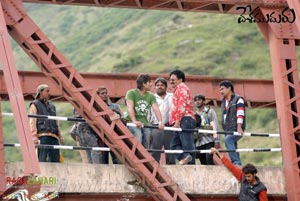 Desamuduru(Allu Arjun, Hansika Motwani) Working Stills