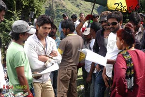 Desamuduru(Allu Arjun, Hansika Motwani) Working Stills