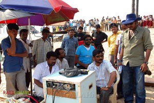 Desamuduru(Allu Arjun, Hansika Motwani) Working Stills