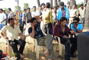 Desamuduru(Allu Arjun, Hansika Motwani) Working Stills