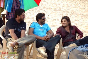 Desamuduru(Allu Arjun, Hansika Motwani) Working Stills