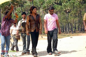 Desamuduru(Allu Arjun, Hansika Motwani) Working Stills