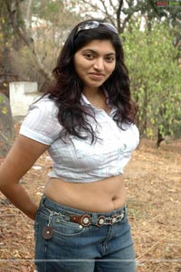 Keerthi Navel Show