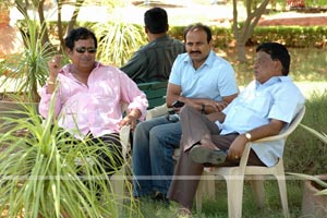 Nee Sukhame Ne Korutunna(Raja, Sneha) Working Stills