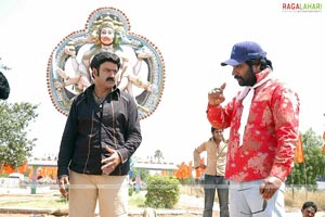 Okka Magaadu (Balakrishna, Anushka, Nisha Kothari) Working Stills