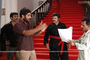 Okka Magaadu (Balakrishna, Anushka, Nisha Kothari) Working Stills