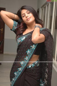Saira Bhanu Sexy Navel Show in Saree
