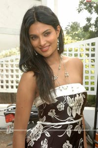 Sayali Bhagat @ Allari Naresh-Sayali Bhagat Film Muhurat