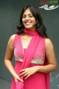 Sindhu Menon Armpit show in Pink