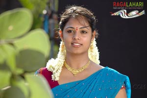 Sindhu Menon Cute Photos in Dhavani