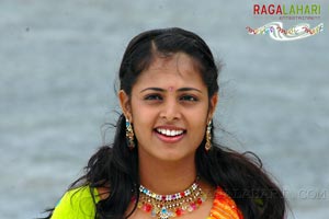 Sindhu Menon Cute Photos in Dhavani