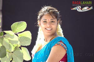 Sindhu Menon Cute Photos in Dhavani