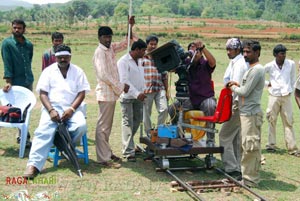 Veedu Maamulodu Kaadu(Rishi,Samrat,Gopika) Working Stills