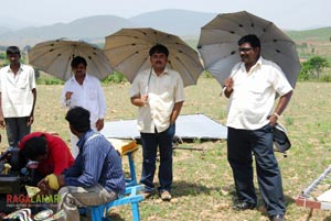 Veedu Maamulodu Kaadu(Rishi,Samrat,Gopika) Working Stills