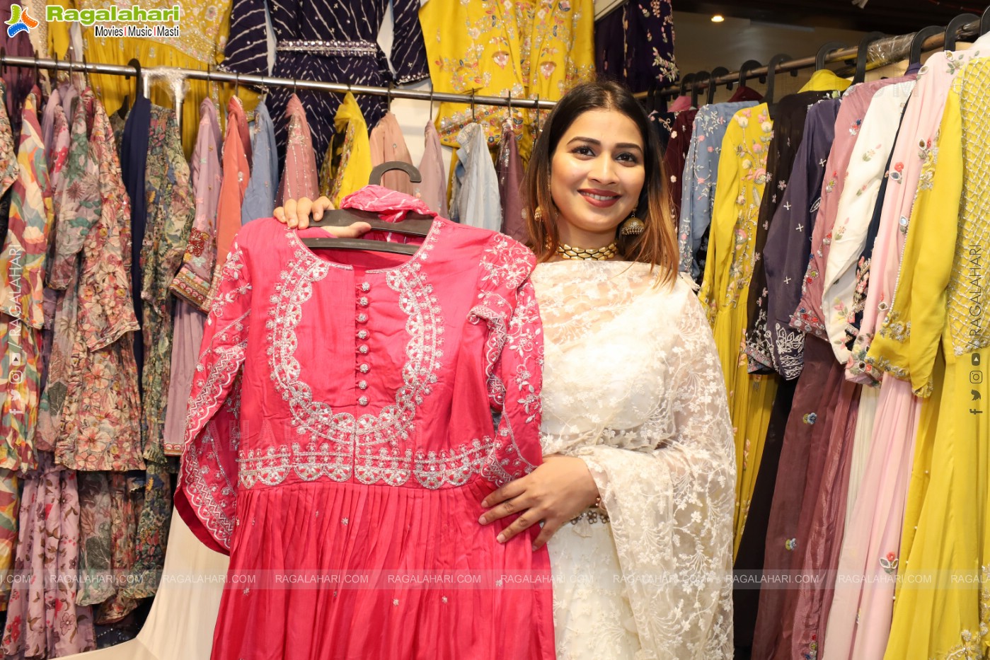 Sutraa Exhibition, Hyderabad inaugurated by big boss fame Inaya Sultan