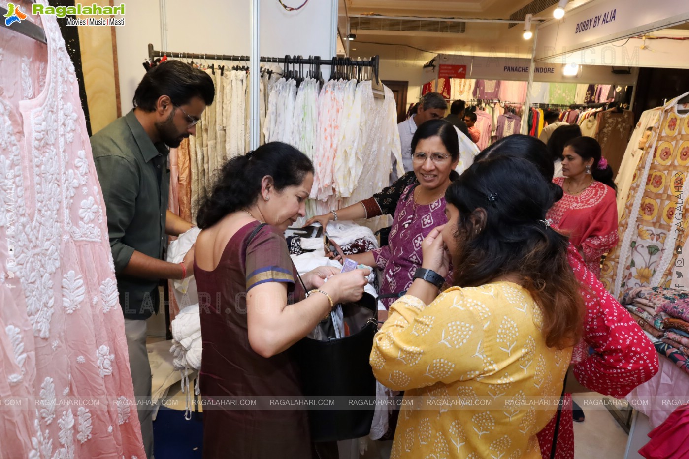 Sutraa Exhibition, Hyderabad inaugurated by big boss fame Inaya Sultan