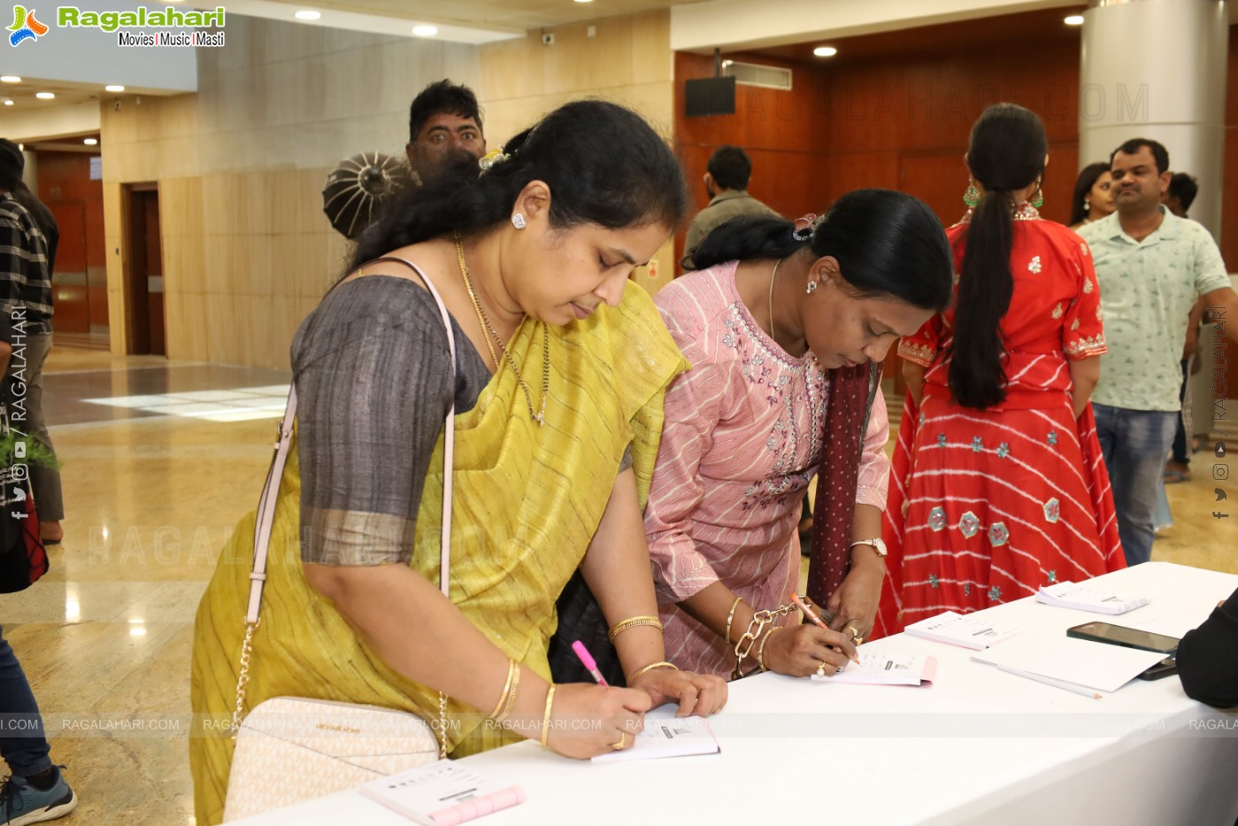 Actress Rashi Singh Inaugurated Sutraa Exhibition at HICC-Novotel, Hyderabad