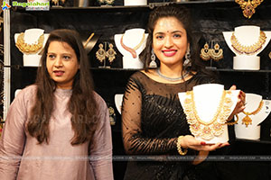 Actress Rathika Rose Inaugurates Sutraa Lifestyle Exhibition