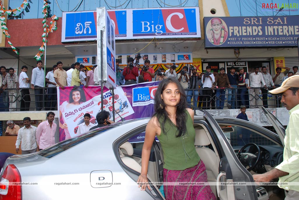 Bindu Madhavi Inagurates Big C Outlet at Balkampet