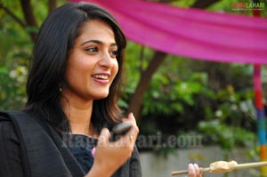 Anushka at Bharath Takur Weight Loss Programme Press Meet