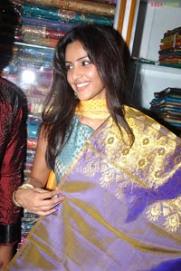 Priya Anand Inagurates Prodduturi Silks Showroom at Krishna Nagar, Hyderabad