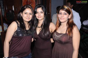 Firangi Paani Pub Party