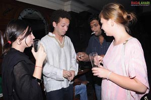 Firangi Paani Pub Party