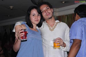 Firangi Paani Pub Party