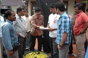 Nuvvekkadunte Nenakkadunta Working Stills