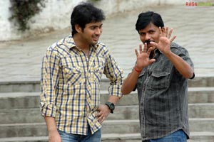 Nuvvekkadunte Nenakkadunta Working Stills