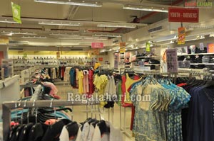 Payal Gosh Launches The Grand Hyderabad Sale at Coupon Mall