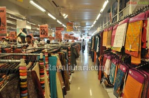 Payal Gosh Launches The Grand Hyderabad Sale at Coupon Mall