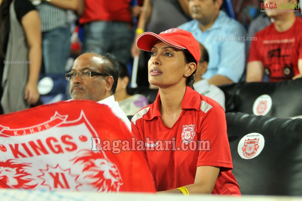 IPL4 Deccan Chargers Vs. Kings XI Punjab Cricket Match at Uppal Stadium