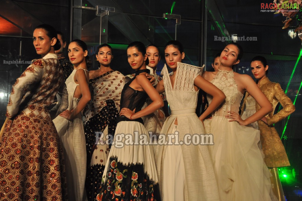 Apeejay Surrendra Group Fashion Show