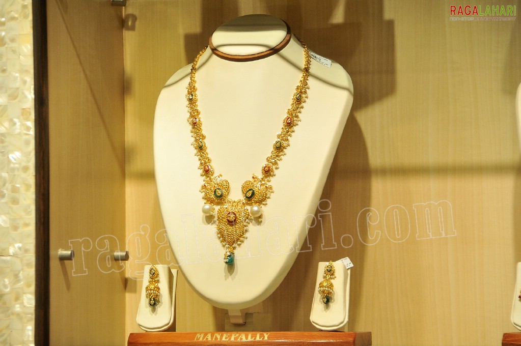 Akshaya Tritiya Collections at Manepally Jewellers, Hyd