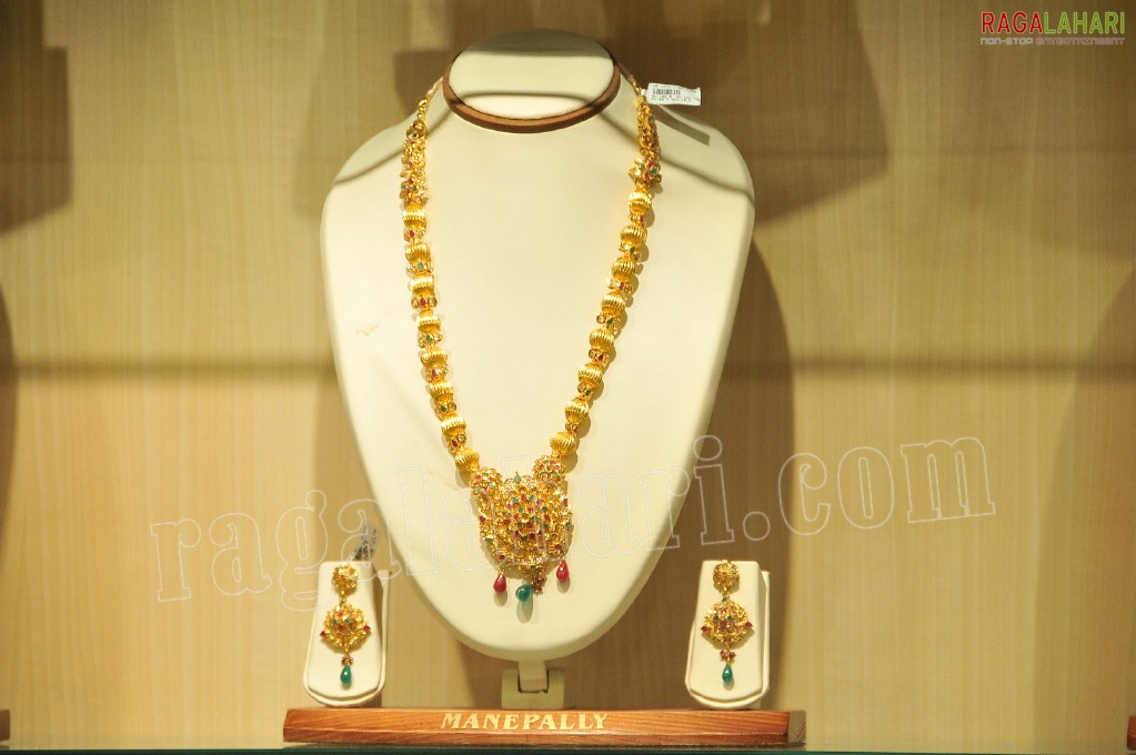 Akshaya Tritiya Collections at Manepally Jewellers, Hyd