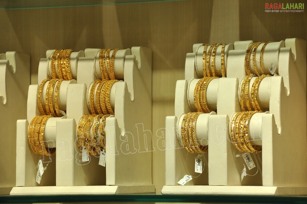 Akshaya Tritiya Collections at Manepally Jewellers, Hyd