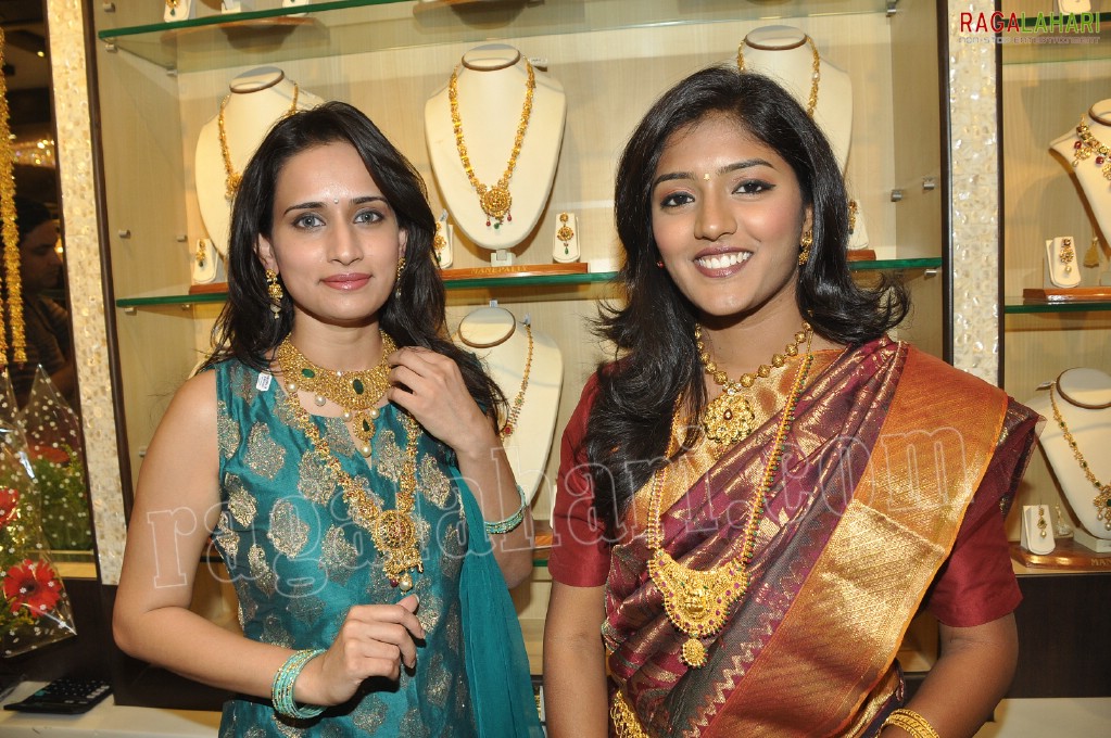 Akshaya Tritiya Collections at Manepally Jewellers, Hyd