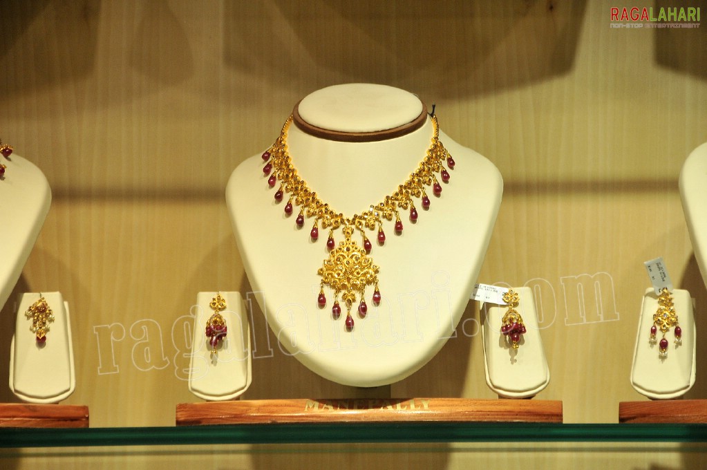 Akshaya Tritiya Collections at Manepally Jewellers, Hyd