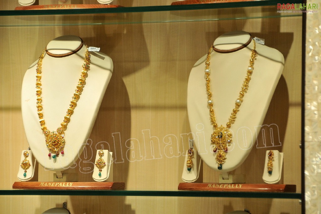 Akshaya Tritiya Collections at Manepally Jewellers, Hyd