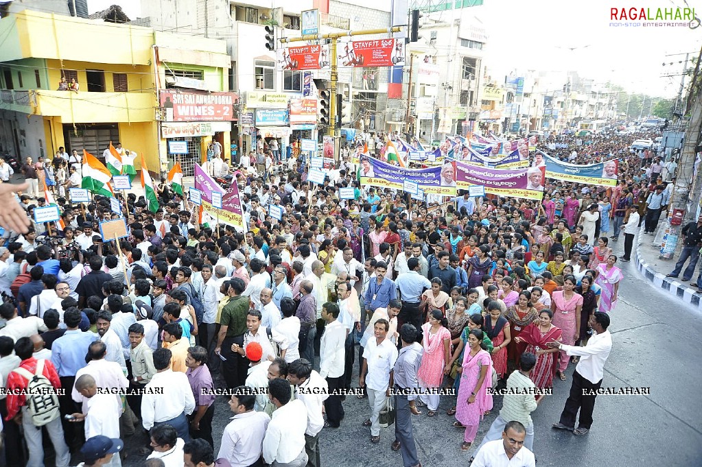 Mohan Babu's Rally in Tirupati supporting Anna Hazare