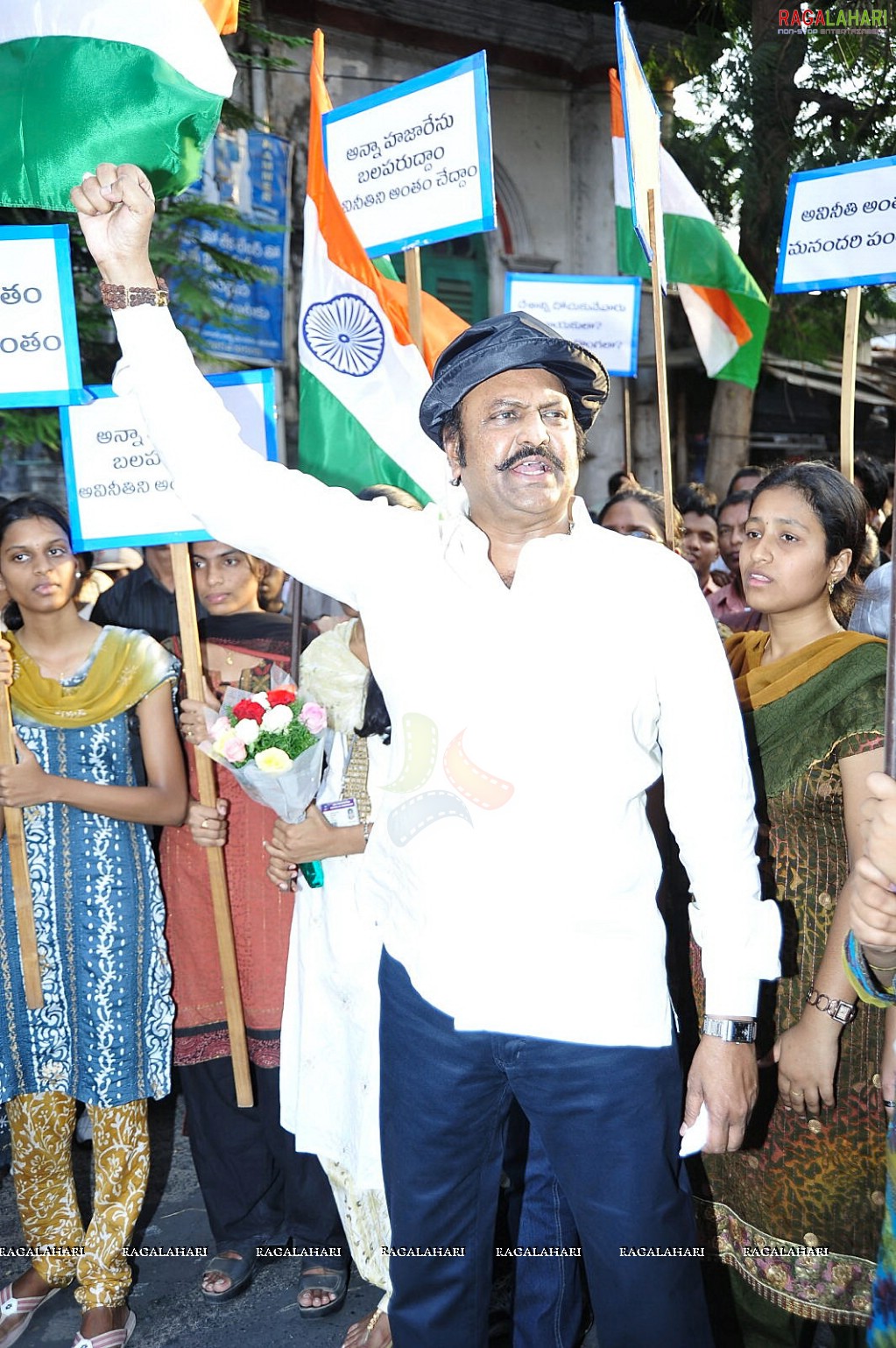 Mohan Babu's Rally in Tirupati supporting Anna Hazare